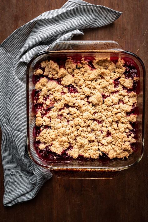 Plum Cobbler Gluten Free, Apple Plum Crisp Recipe, Plum Cherry Recipes, Easy Plum Dessert, Ripe Plums Recipes, Plum Crisp Recipe Easy, Baking With Plums, Dessert With Plums, Fresh Plum Recipes Desserts