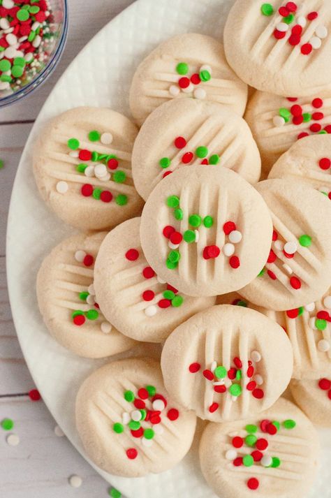 Simple to make, these delicious gluten-free whipped shortbread cookies take only 30 minutes and 6 ingredients! A holiday classic! Gluten Free Christmas Baking, Gluten Free Shortbread Cookies, Vegan Shortbread Cookies, Whipped Shortbread, Vegan Shortbread, Gluten Free Shortbread, Gluten Free Christmas Cookies, Shortbread Cookies Christmas, Whipped Shortbread Cookies