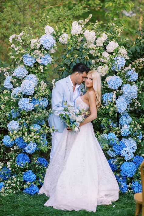 Hydrangea Arch, Wedding Hamptons, Hydrangea Wedding Flowers, New York City Spring, Blue Hydrangea Wedding, Baby Blue Weddings, Wedding Flowers Hydrangea, Hamptons Wedding, Blue White Weddings