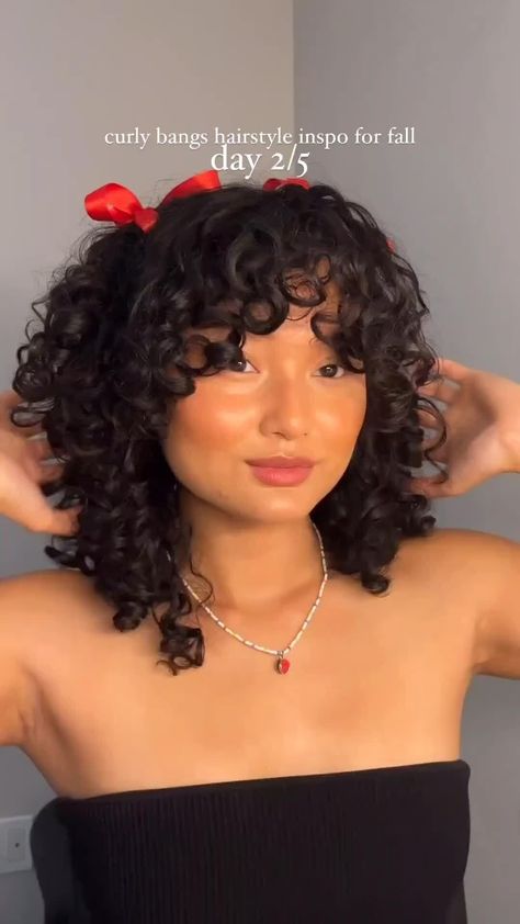 Curl Hair Fashion | Curly Hair Ideas & Concepts Check more at https://howcandothis.com/hairstyleideas/curl-hair-fashion-curly-hair-ideas-concepts-2/ Curly Bob Haircut, Cute Short Curly Hairstyles, Haircut Ideas Trendy, Curly Hair Ideas, Hairstyle Ideas Easy, Bob Haircut Ideas, Curly Hair Beauty, Curly Hair Care Routine, Curly Hair Videos