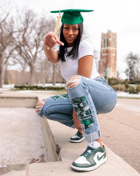 Now you know when MSU Graduates come to me for their photos, we gonna show out and go up everytime🤪..🔥🔥 #msugrad #michiganstate #michiganstateuniversity #gradphotos Graduation Ball Dress, Graduation Topper, Graduation Ball, Diy Graduation Cap, Diy Graduation, Graduation 2024, Graduation Poses, Graduation Gown, Grad Photoshoot