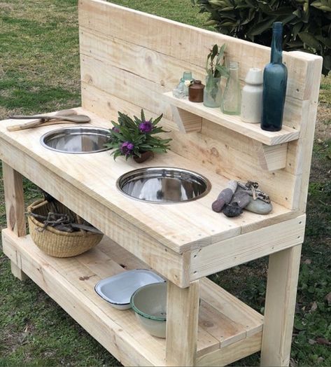 Hipster Kitchen, Mud Kitchen For Kids, Tiki Statues, Mud Kitchen, Household Furniture, Kids Diy, Back Gardens, Kids Kitchen, Play Kitchen