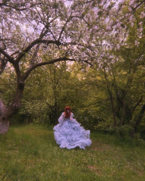 Quince Photoshoot Ideas, Princess Shot, Tulle Ruffle Dress, Prom Photography Poses, Fairytale Photoshoot, Quinceanera Photoshoot, Debut Photoshoot, Fairy Photoshoot, Fairytale Aesthetic