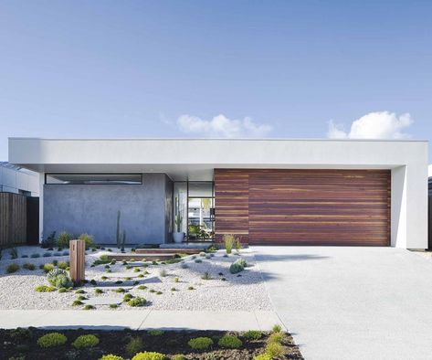 A budget-savvy couple channel Palm Springs vibes and build a home by the sea in northern NSW. Palm Springs Homes, Palm Springs Houses, Palm Springs Decor, Palm Springs Architecture, Palm Springs Home, Barn Houses, Palm Springs Style, Modernist House, Luxury Beach House