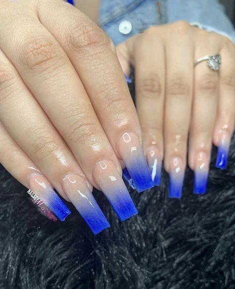 Clear Royal Blue Nails, Dark Blue Ombre Acrylic Nails, Ombre Royal Blue Nails, Ombre Dark Blue Nails, Ombré Nails Blue, Clear Design Nails, Graduation Nails Blue, Ombré Blue Nails, Dark Blue Ombre Nails