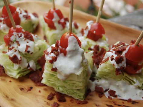 Lettuce Wedge, Super Bowl Menu, Academy Awards Party, Cocktail Party Food, Wedge Salad, Awards Party, Appetizer Bites, Party Women, Appetizer Salads