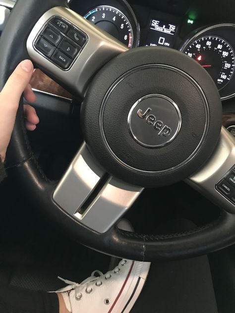 Car pics Jeep Steering Wheel, Girl Cars, Ranger Car, Manicure Pictures, Jeep Srt8, Car Vibes, Brown Acrylic Nails, Home Wooden Signs, Girls Driving