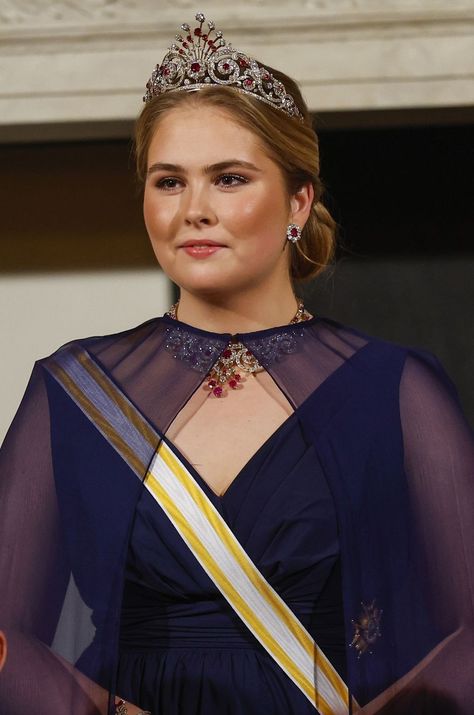 Princesa Amalia de Holanda Princess Amalia Netherlands, Princess Amalia, Oc Face, Dutch Royalty, Royal Fashion, Face Claims, Netherlands, Royalty, Orange