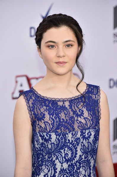 Lilla Crawford as Jan Lilla Crawford, Annie Movie, Blue Bloods, Movie Premiere, Picture Photo, Tank Top Fashion, Lace Top, Musical, Tank Tops