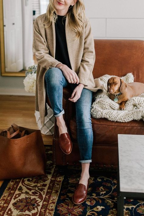 are the legitimately BEST loafers I’ve ever owned. And that’s saying a lot, considering how many pairs of loafers are in my closet! Here’s why: They’re super cushioned. They require zero break-in time. They’re buttery soft. The backs don’t rub. Like, at all. They’re weirdly warm. They’re totally true to size, so there’s no guesswork. I’m a 7.5 in flats, and I took these in a 7.5. They’re SO cute. Best Loafers, How To Wear Loafers, Loafers Outfit, Brown Loafers, Paris Mode, School Looks, Outfits Casual, Fashion Mode, Mode Inspiration