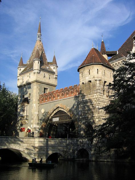 Vajdahunyad Castle - Budapest, Hungary Vajdahunyad Castle, Vila Medieval, European Castle, Hungary Travel, Old Castle, Castle Mansion, European Castles, Real Estat, 1000 Years