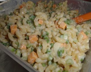 Macaroni Salad Recipe With Peas, Salad With Cheddar Cheese, Cheese Salad Recipes, Tuna Macaroni Salad, Pea Salad Recipes, Best Macaroni Salad, Tuna Salad Pasta, Macaroni Recipes, Macaroni Salad Recipe