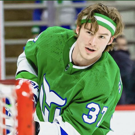 beautiful man in green Boys Profile Picture, Canadian Hockey Players, Hockey Drawing, Dean Di Laurentis, Andrei Svechnikov, Cute Hockey Players, Mathew Barzal, Hockey Boy, Hockey Romance