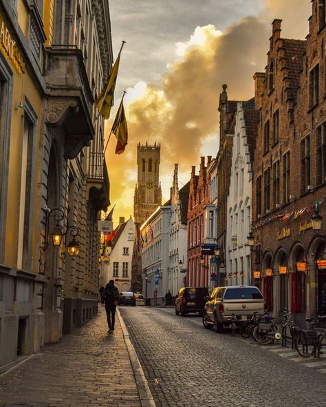 Bruges city streets. #bruges #belgium Belgium Travel Destinations | Family Vacation | Travel with Kids #travel #familytravel #vacation #travelwithkids #bucketlist #wanderlust #Belgium #Europe #visitBelgium #TravelBelgium Belgium Photography, Street Photography Paris, Street Photography Model, Street Photography Portrait, Street Photography Urban, Street Photography People, Europe Street, City Streets Photography, Visit Belgium