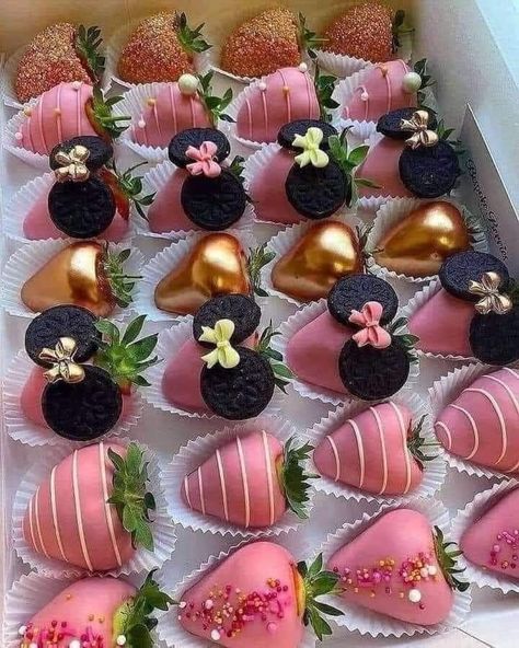 Minnie Mouse Strawberries, Baby Shower Gift Favors, Chocolate Videos, Chocolate Covered Strawberry Recipe, Service Website, Cupcake Decorating Tips, Chocolate Covered Fruit, Restaurant Service, Dipped Strawberries