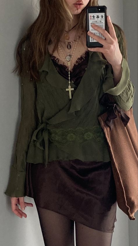 Brown Green Outfit, Earth Tone Outfits Aesthetic, Earth Colors Outfit, Earthy Tones Outfit, Earthy Tone Outfits, Earth Toned Outfits, Earth Tones Outfit, Earth Tone Clothes, Green Shirt Outfits