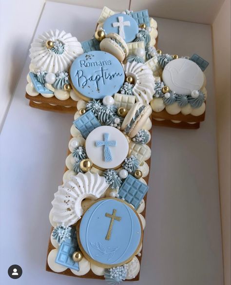 Boys First Communion Cakes, Baptism Cake Boy, Dedication Cake, Cowboy Themed Birthday Party, Baptism Cupcakes, Christening Cupcakes, Deco Buffet, First Communion Cakes, First Communion Decorations