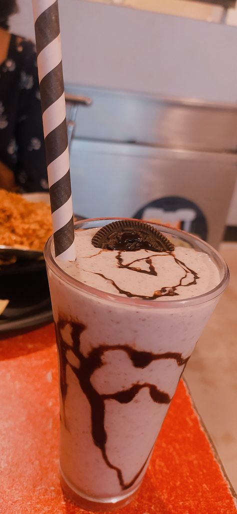 Oreo Shake Snapchat Story, Milkshake Snapchat Story, Oreo Shake Snap, Shake Snapchat Story, Shake Snapchat, Shake Snap, Drinks Alcohol Snapchat Story, Alcohol Snapchat, Juice Party