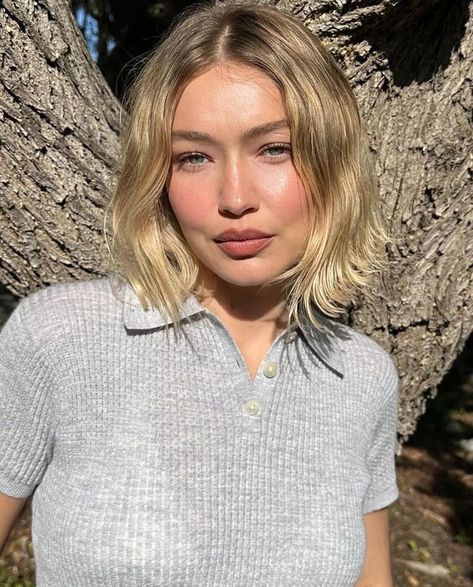 Gigi Hadid displays incredible transformation as she chops off her hair | HELLO! Gigi Hadid Hair, جيجي حديد, Bob Fosse, Gigi Hadid Style, Corte Bob, Summer Haircuts, Celebrity Hair Stylist, Short Blonde, New Haircuts