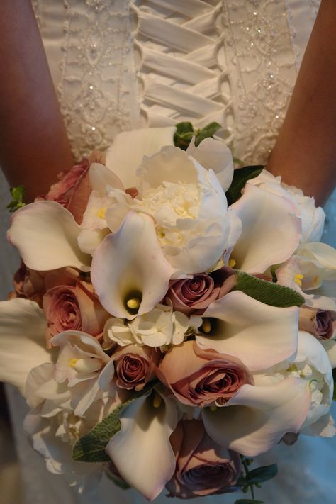 White callas, white peonies and taupe roses. I loved making this one. #efilasvegas Champagne Centerpieces, Taupe Roses, Wedding Bouquets Purple, Champagne Wedding Flowers, Engagement Rings Ideas, September Wedding Flowers, Daisy Wedding Flowers, Wedding Flowers Wildflowers, Lavender Wedding Flowers