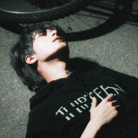 Beomgyu Rockstar Aesthetic, Beomgyu Pfp Dark, Beomgyu Melancholy, Beomgyu Txt Aesthetic Dark, Beomgyu Blue Hour Icon, Anti Romantic, Fatal Trouble, Beomgyu Icon, Txt Beomgyu