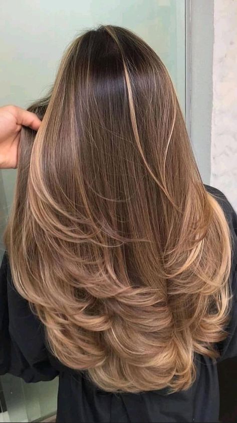 Highlights Brown Hair Balayage, Brown Hair With Caramel Highlights, Blond Balayage, Brown Hair Inspo, Kadeřnické Trendy, Brunette Hair With Highlights, Balayage Hair Dark, Fesyen Rambut, Caramel Hair