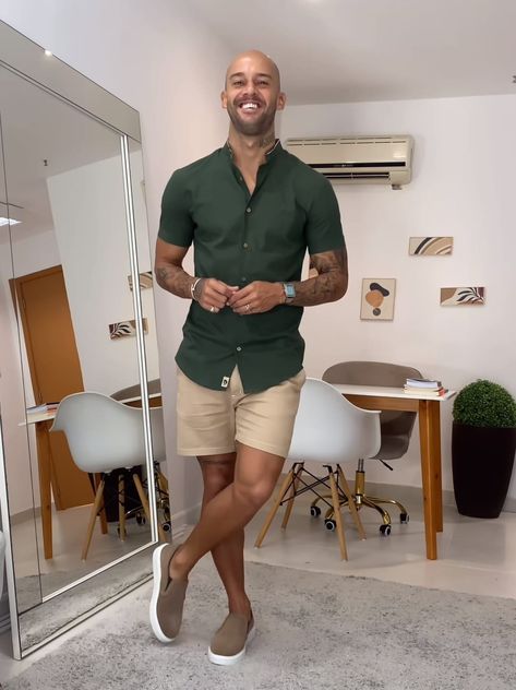 Bald Men Style Fashion, Bald Style, Summer Menswear, Bald Men Style, Semi Formal Outfit, Minimalist Fashion Men, Couples Outfit, Mens Summer Outfits, Mens Casual Outfits Summer