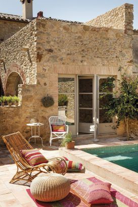 Style Toscan, Beach House Exterior, Mediterranean Home Decor, Spanish Style Homes, Patio Interior, Stone Walls, Mediterranean Home, Spanish House, Design Exterior