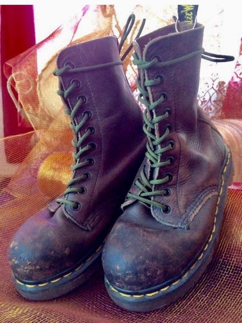 Absolutely gorgeous, well worn and ultra desirable Vintage Doc Marten Steel-toe Work Boots. These babies are in great condition and still have many a mile to go... if you can last.  Color: BROWN & Scoffed (with lots of character and attitude) Size: 3UK; 4US Outside dimensions: 8" tall, approx. 9" sole length; 4" wide.  MADE IN ENGLAND Materials: Steel-toe, Leather uppers, slip resistant Rubber soles.  Shipping weight: approx. 4.8 lbs. Hat Men Outfit, Shoes Boots Combat, Doc Marten Boots, Doc Marten Boot, Jewish Men, Doc Marten, Martens Boots, Seamless Top, Steel Toe Work Boots