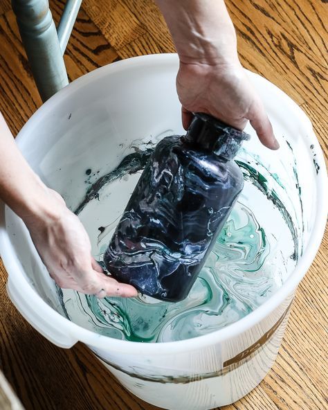 DIY Marbled Vases and Halloween Entryway | blesserhouse.com - A quick tutorial for how to turn old jars and bottles into marbled vases (using nail polish) on the cheap that are modern works of art. Glow Stick Jars, Old Jars, Halloween Entryway, Painting Glass Jars, Nail Polish Crafts, Diy Lampe, Diy Marble, Marble Vase, Vase Crafts