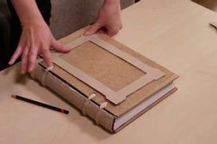 Bookbinding Ideas, Diy Buch, Bookbinding Tutorial, Book Binding Diy, Book Cover Diy, Grimoire Book, Handmade Journals, Leather Books, Handmade Books