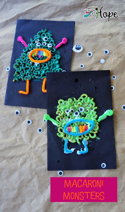 Silly green monsters made with macaroni pasta, paint, glue, wiggly eyes, and pipe cleaners. Monster Prek Activities, Monsters Activities Preschool, Monster Inc Craft, Monster Toddler Activities, Pickle Crafts For Kids, Preschool Monster Theme, Macaroni Crafts For Kids, Monster Art Projects For Kids, Monsters Inc Crafts