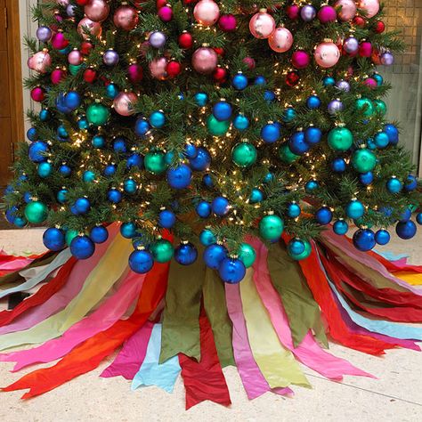 Radiant Ribbon Christmas Tree Skirt Unusual Christmas Trees, Diy Christmas Tree Skirt, Christmas Colour Schemes, Amazing Christmas Trees, Christmas Tree Decorating Ideas, Tree Decorating Ideas, Christmas Tree Decorating, Tree Decorating, Deco Originale