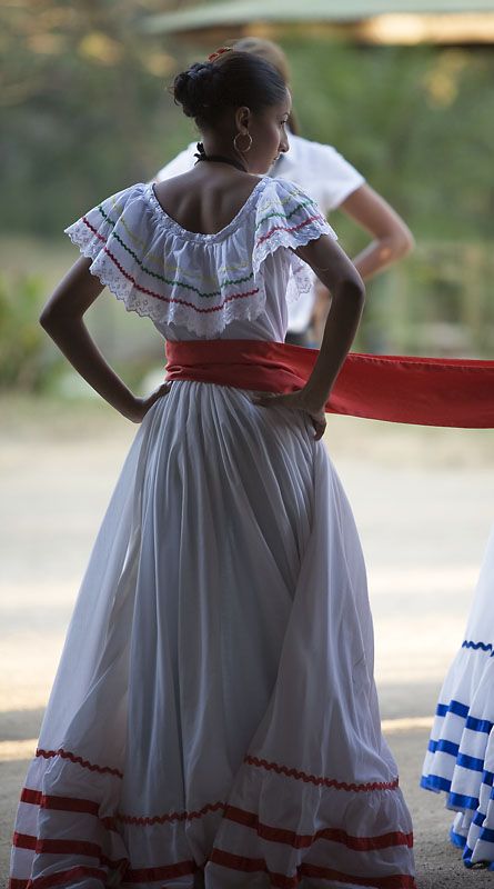 Argentina Culture, Caribbean Outfits, Honduras Travel, Traditional Mexican Dress, Mexican Fashion, Culture Day, Mexican Outfit, Culture Clothing, Costa Rican