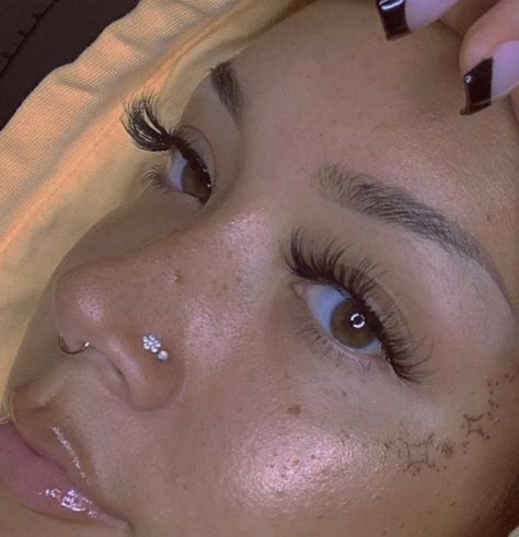 Piercings Face, Cute Nose, Double Nose Piercing, Cute Nose Piercings, Smiley Piercing, Pretty Ear Piercings, Face Piercings, Nose Piercings, Cute Ear Piercings