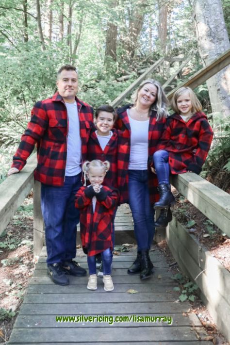 Matching Plaid Family Photos, Buffalo Plaid Photo Shoot Family, Buffalo Plaid Family Pictures Outfits, Plaid Family Pictures Outfits, Checked Shirt Outfit, Family Christmas Pictures Outfits, Christmas Photos Outfits, Photo Shoot Tips, Christmas Pictures Outfits