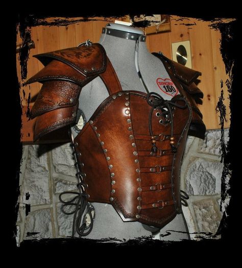 Medieval Fantasy Clothing, Steampunk Armor, Sca Armor, Female Armor, Leather Craft Projects, Battle Armor, Leather Armor, Leather Corset, Fantasy Costumes