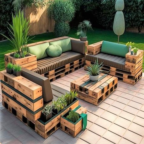 Pallet Upcycling, Back Deck Decorating, Backyard Renovations, Backyard Diy Projects, Pallet Furniture Outdoor, Outdoor Decor Backyard, Backyard Projects, Backyard Patio Designs, Small Backyard Landscaping