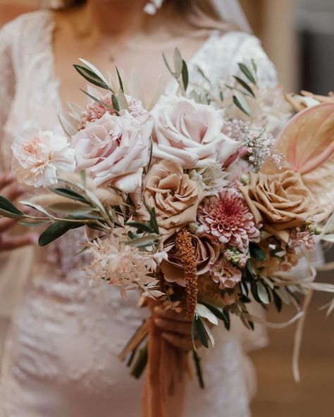 Reminiscing about this gorgeous colour palette 🩷🤍🧡🤎💚 for A & B's wedding a few years ago Earth tones are always really beautiful, but they are extra special I think during late summer and early autumn Photography @marisoulstudio_ Venue @foxtailbarnsvenue Bride @amberjbowden Photo booth @birdie_photobooth Early Autumn, Early Fall, Autumn Photography, Late Summer, Birdy, Earth Tones, Colour Palette, Photo Booth, Photography