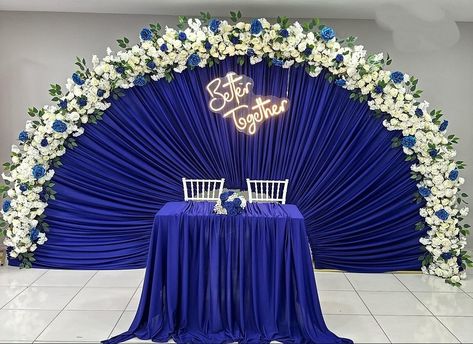 Royal Blue Wedding Arch, Corporate Party Decorations, Stage Decoration Ideas, Blue Wedding Decorations, Dream Wedding Reception, Garland Wedding Decor, Table Cloth Decorations, Wedding Background Decoration, Wedding Reception Backdrop