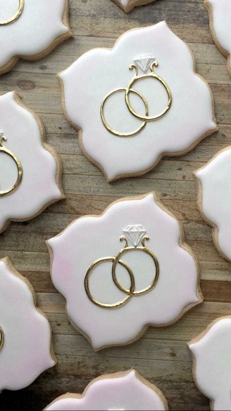 Engaged Cookies Decorated, Decorated Bridal Shower Cookies, Classy Wedding Cookies, Wedding Decorated Cookies Royal Icing, Fancy Wedding Cookies, Wedding Shower Cookies Decorated Simple, Decorative Wedding Cookies, Wedding Ring Decorated Cookies, Wedding Christmas Cookies