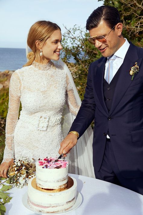 Pernille Teisbaek, Pearl Wedding Dress, Vera Wang Wedding, Stunning Wedding Venues, Wedding Dresses Vera Wang, Classic Wedding Dress, Family Affair, Princess Wedding, Best Wedding Dresses