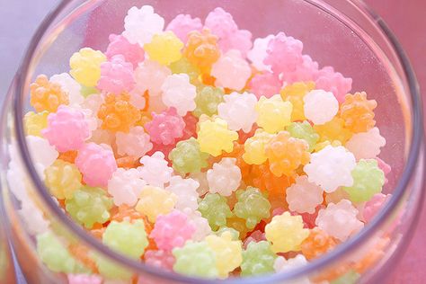 Multicolored konpeito Star Candy, Cute Snacks, Japanese Candy, Sugar Candy, Japanese Snacks, Japanese Sweets, Kawaii Food, I Want To Eat, Cute Desserts