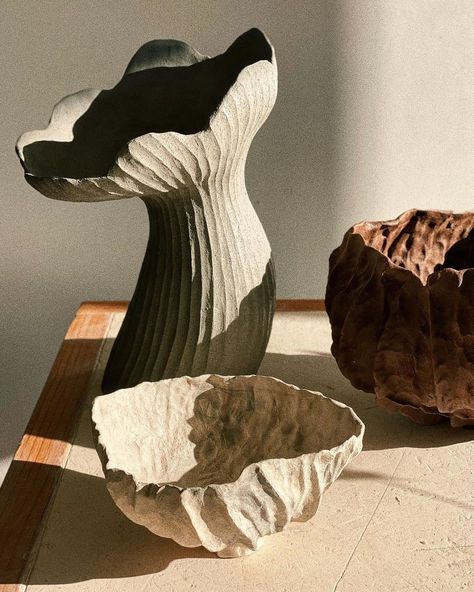 Jonathan Yamakami • Ceramics on Instagram: “I have weeks when I only handbuild and weeks when I only throw on the wheel. I don’t think it’s ideal (because daily practice is important)…” Jonathan Yamakami, Vase Forms, Handmade Ceramic Vase, Organic Ceramics, Sculpture Art Clay, Pottery Form, Sculptures Céramiques, Pottery Handbuilding, Diy Ceramic