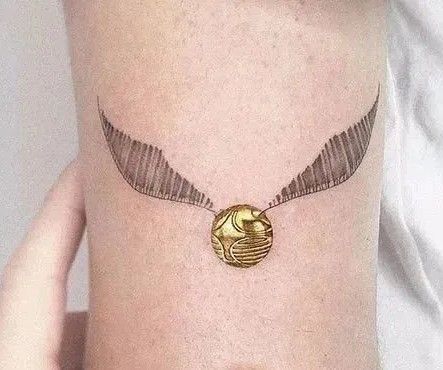 Snitch Tattoo, Simple Tatto, Hogwarts Tattoo, Dragons Tattoo, Tattoo Diy, Unique Small Tattoo, Ring Finger Tattoos, Summer Tattoo, Meaningful Tattoo