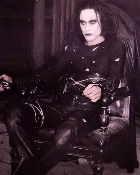 Brandon Lee as Eric Draven in The Crow (1994) Eric Draven Costume, Goth Movies, The Crow 1994, Michael Wincott, Dani Filth, Crow Costume, Eric Draven, Crow Movie, Goth Gifts