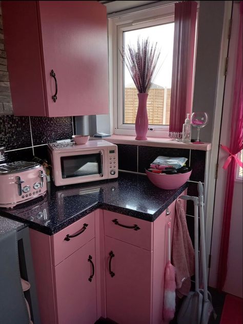 Pink And Black Kitchen, Goth Kitchen, Kitchen Dark, Pink Kitchen Decor, Pastel Kitchen, Pink Goth, Tiny Furniture, Pink Palace, Kitchen Decor Apartment