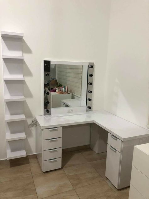 Corner Vanity Bedroom, Corner Vanity Ideas, Desk/vanity Combo, Couple Bedroom Ideas For Small Rooms, L Shaped Vanity, White Corner Desk, Home Office Shelves, Corner Vanity, Bedroom Corner