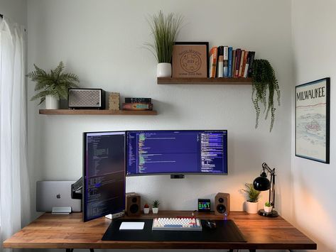 Dual Monitor Laptop Setup, Spiderman Room Decor, Laptop Setup, Workspace Aesthetic, Spiderman Room, Monitor Setup, Setup Inspiration, Dual Monitor Setup, Workstations Design