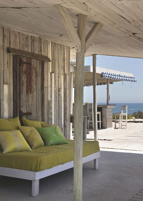 Une cabane maison de vacances familiale face à l'Ocean - CôtéMaison.fr Wisteria Pergola, Garage Pergola, Vinyl Pergola, Building A Pergola, Pergola Lighting, Pergola Attached To House, Wooden Pergola, Cap Ferret, Backyard Pergola